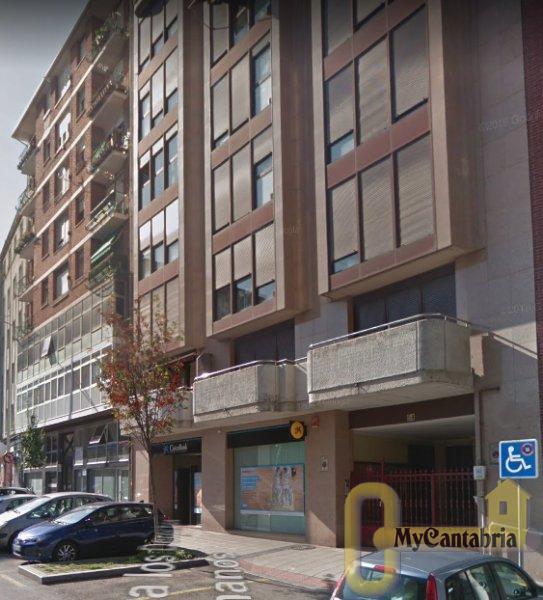 For sale of commercial in Santander