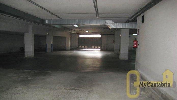For sale of garage in Piélagos