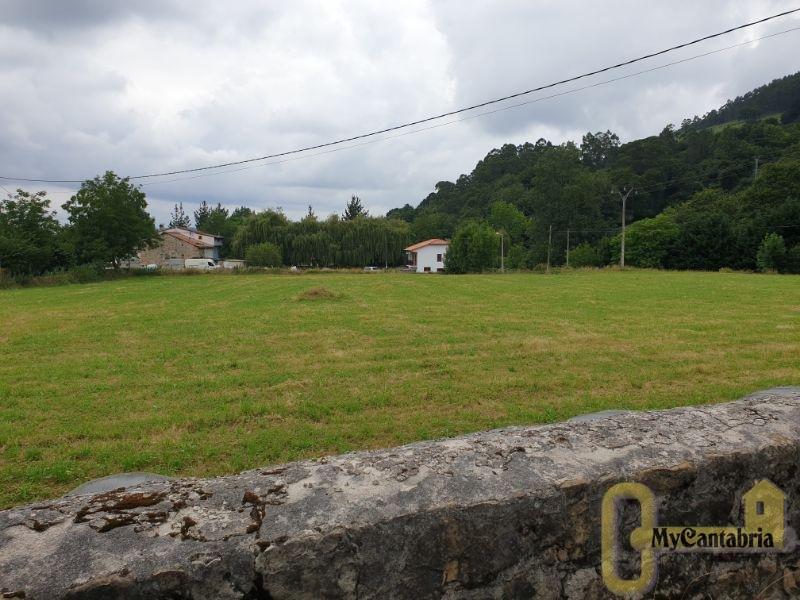 For sale of land in Santa María de Cayón