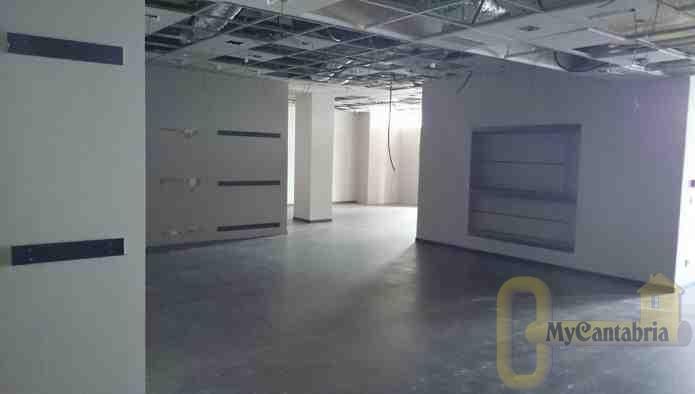 For sale of commercial in Santander