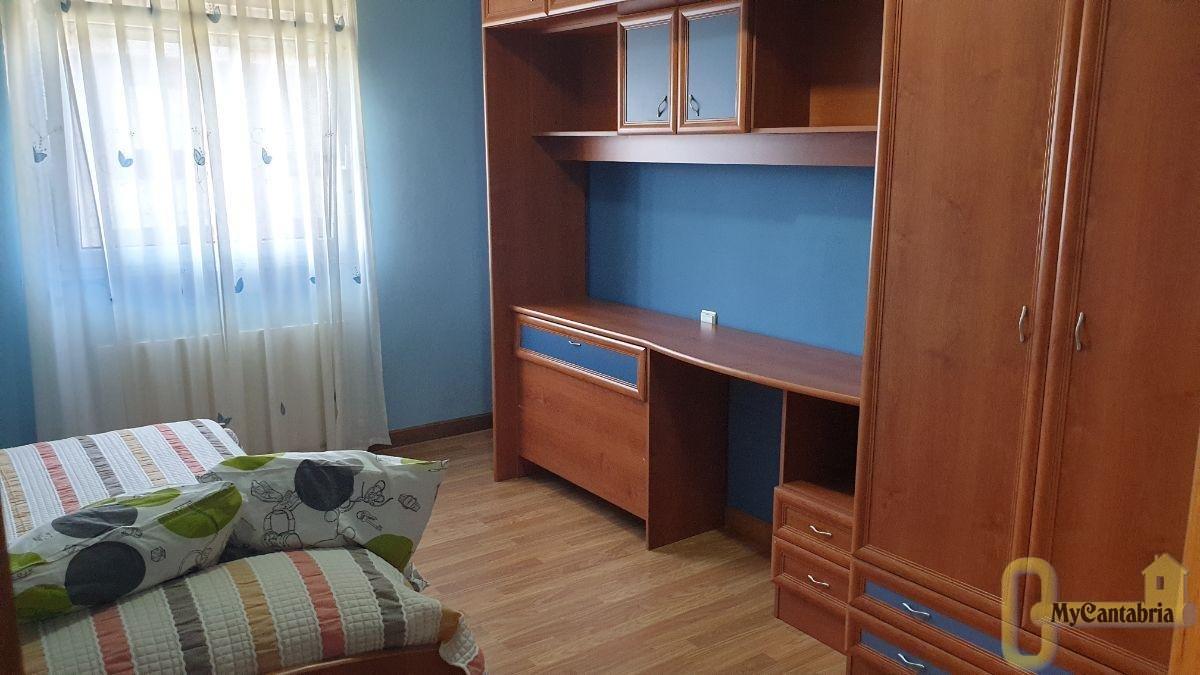 For sale of flat in Piélagos