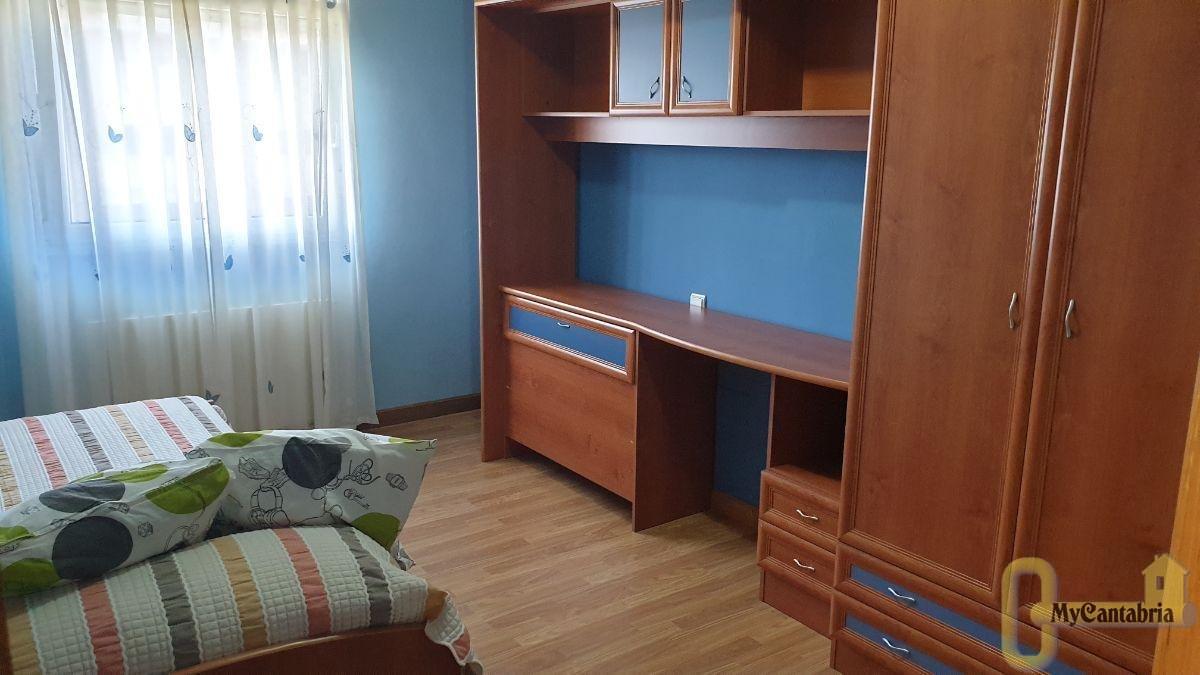 For sale of flat in Piélagos