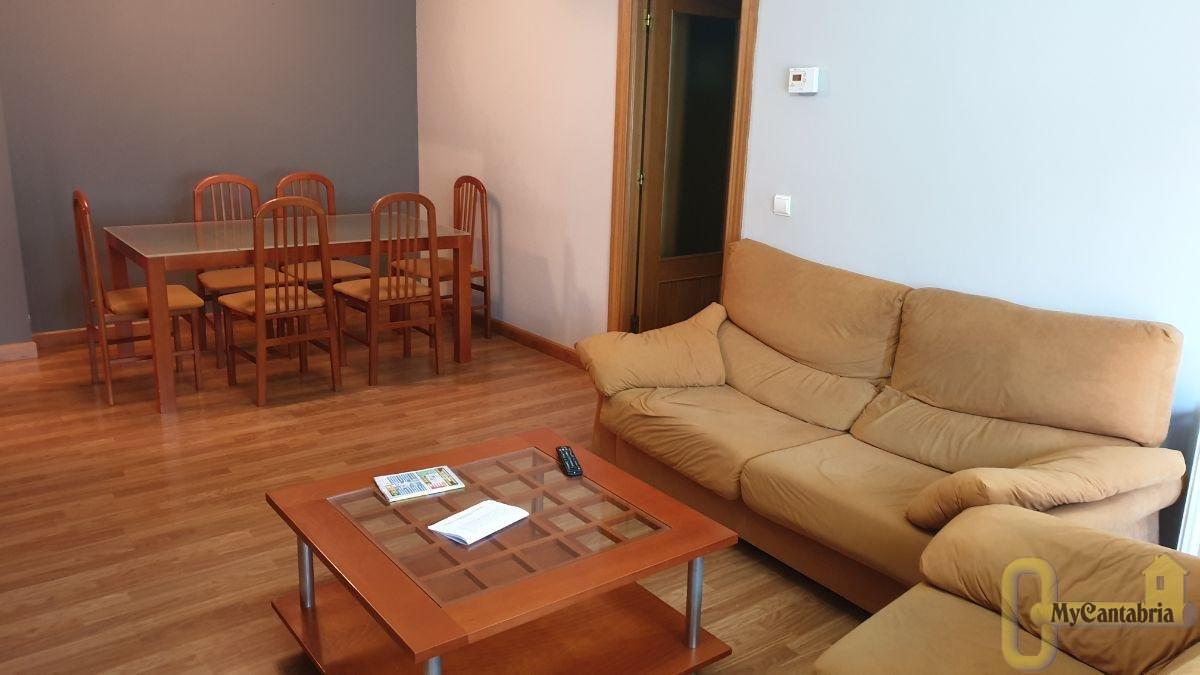 For sale of flat in Piélagos