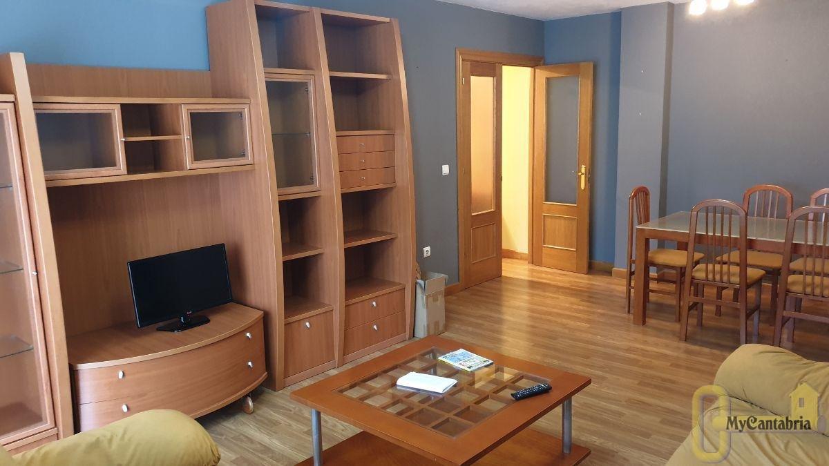 For sale of flat in Piélagos