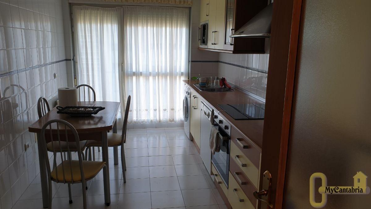 For sale of flat in Piélagos