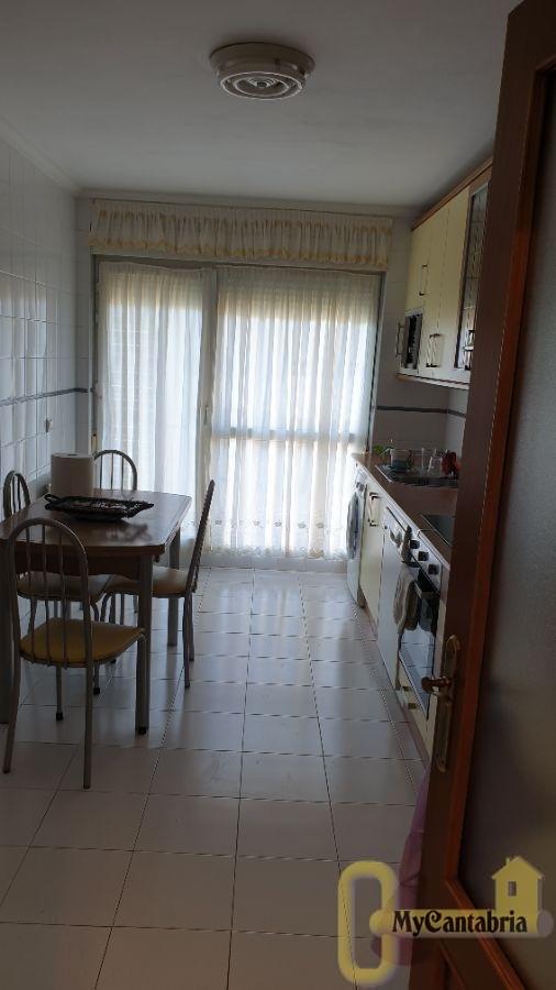 For sale of flat in Piélagos