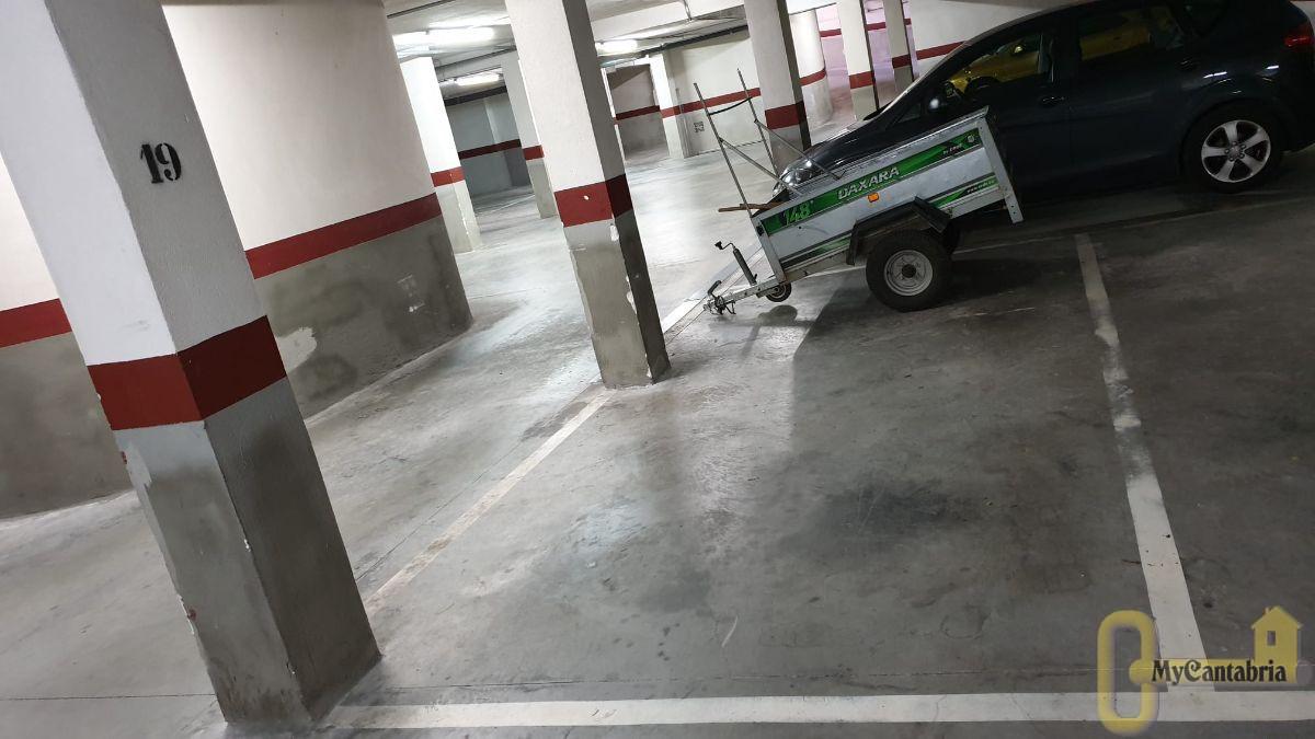 For rent of garage in Santa María de Cayón