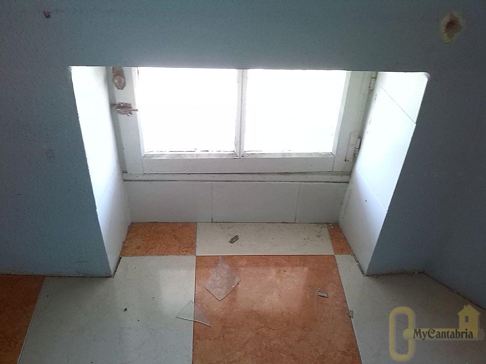 For sale of apartment in Santoña