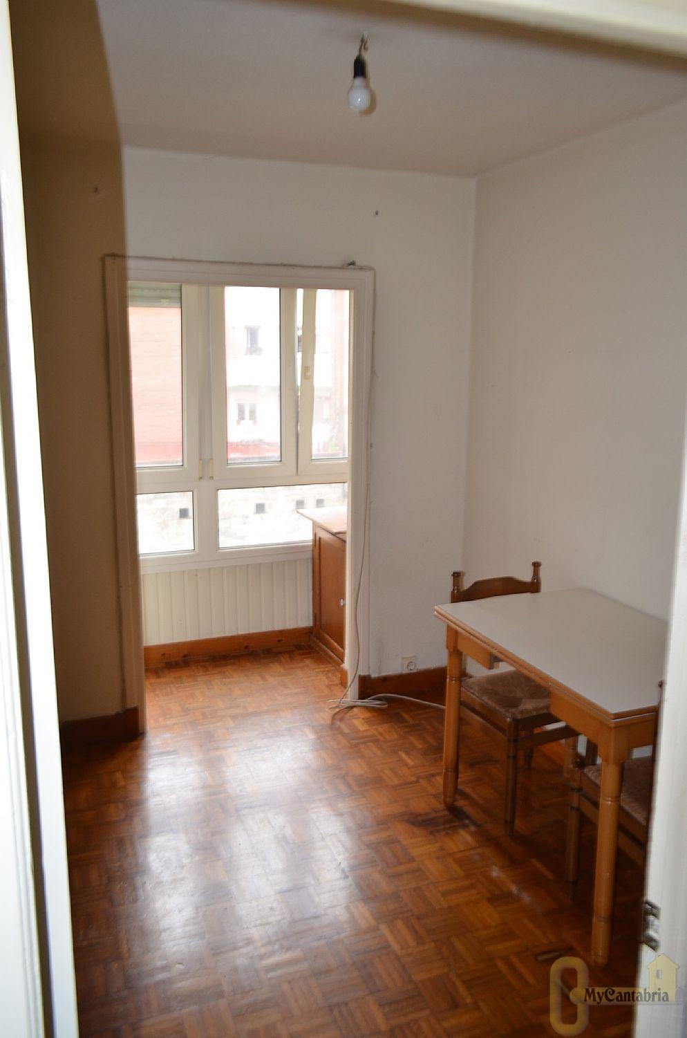 For sale of flat in Torrelavega