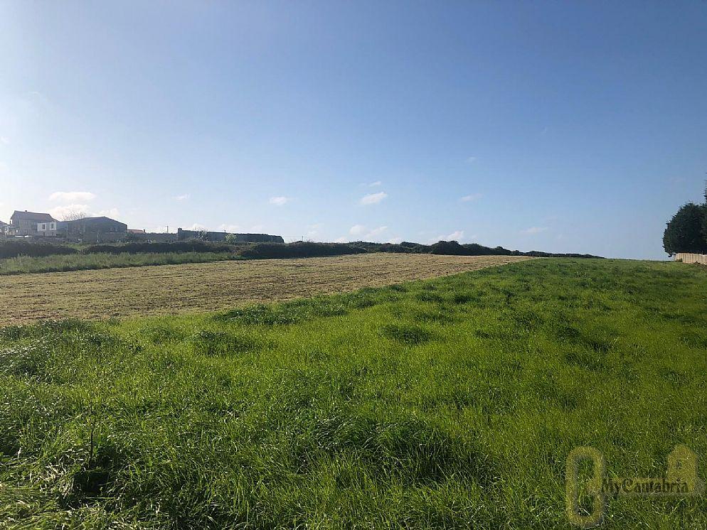 For sale of land in Santander