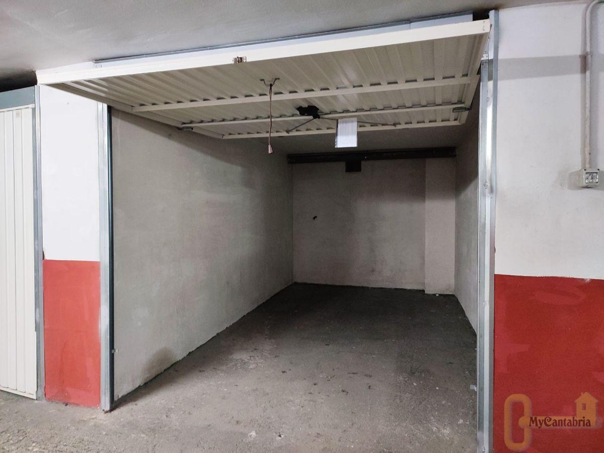 For sale of garage in Santoña