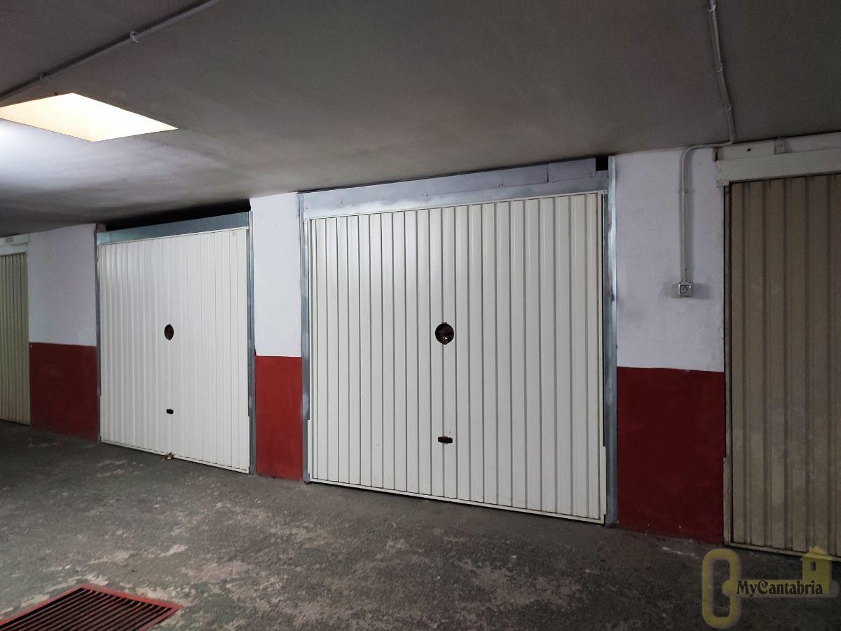 For sale of garage in Santoña