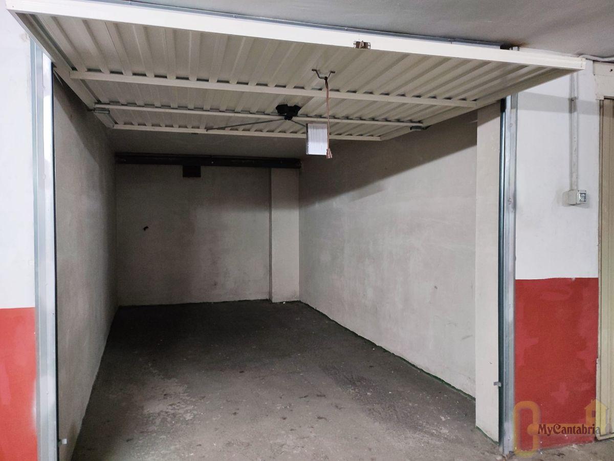 For sale of garage in Santoña