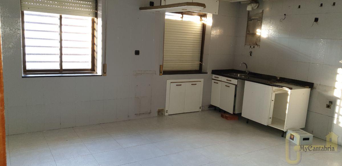 For sale of house in Reocín