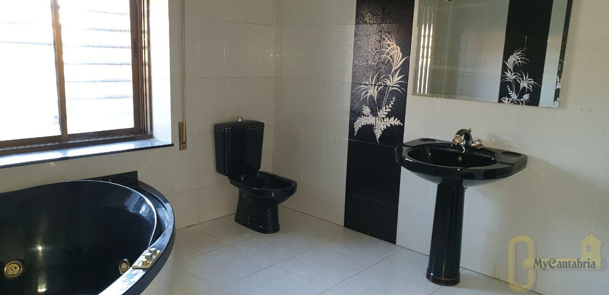 For sale of house in Reocín