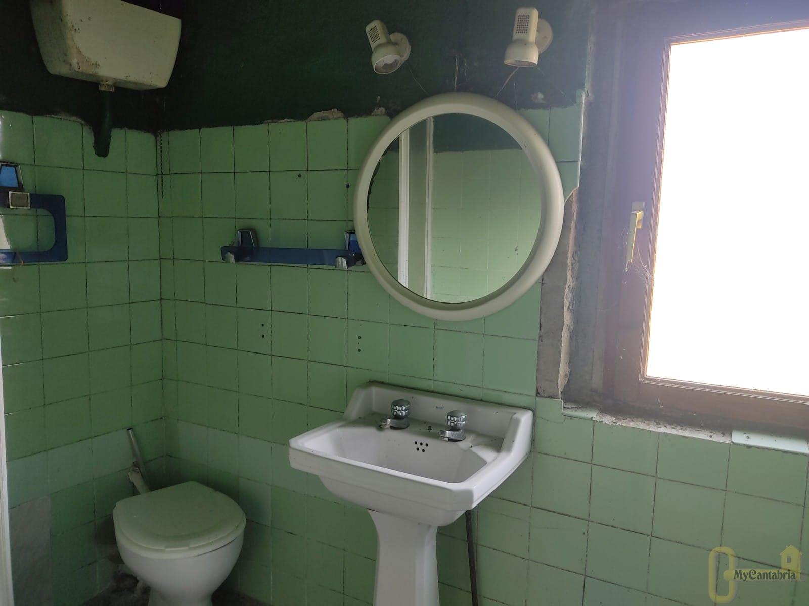 For sale of house in Argoños