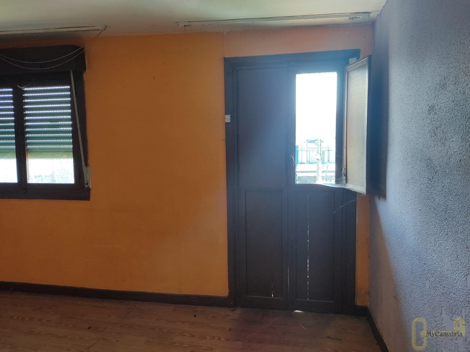 For sale of house in Argoños