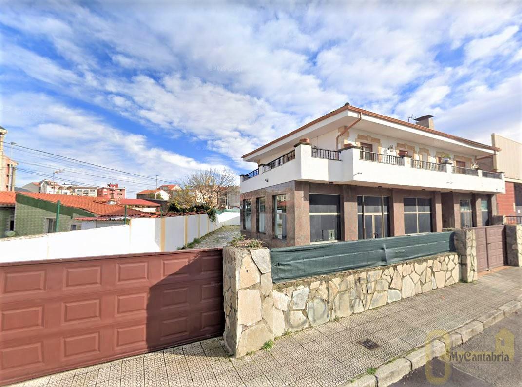 For sale of chalet in Santander