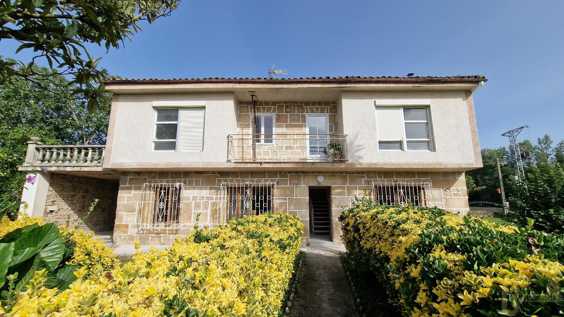 For sale of house in Santa María de Cayón