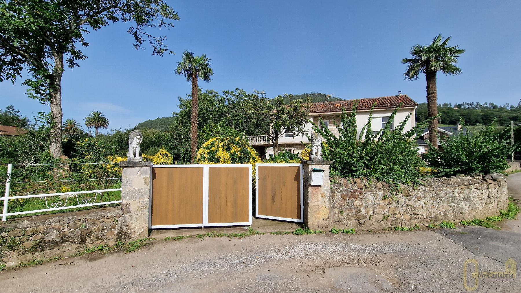 For sale of house in Santa María de Cayón