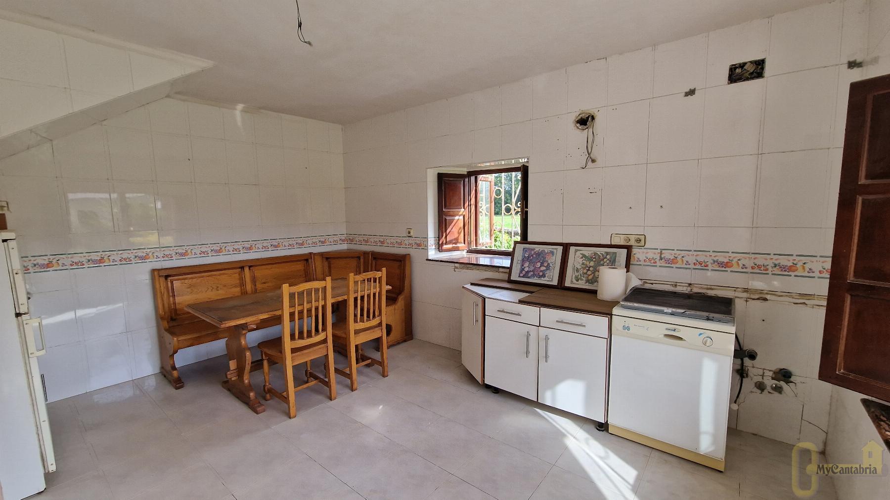 For sale of house in Santa María de Cayón