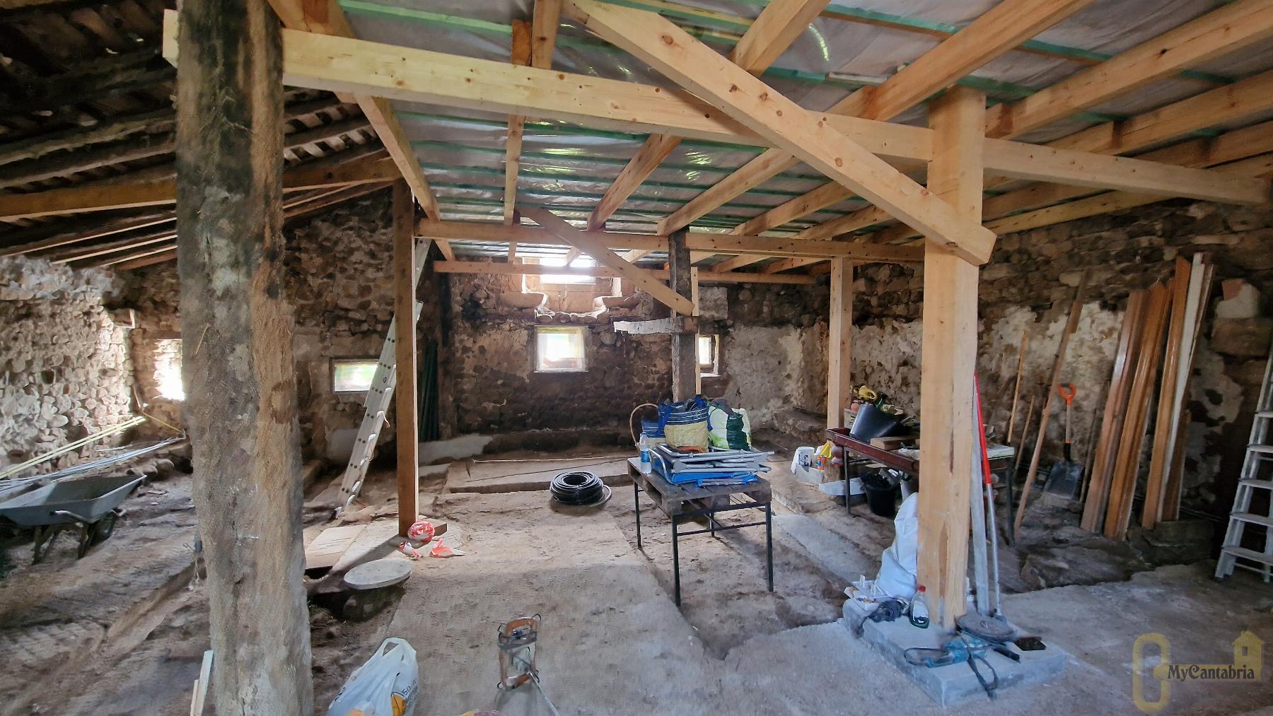 For sale of house in Santa María de Cayón