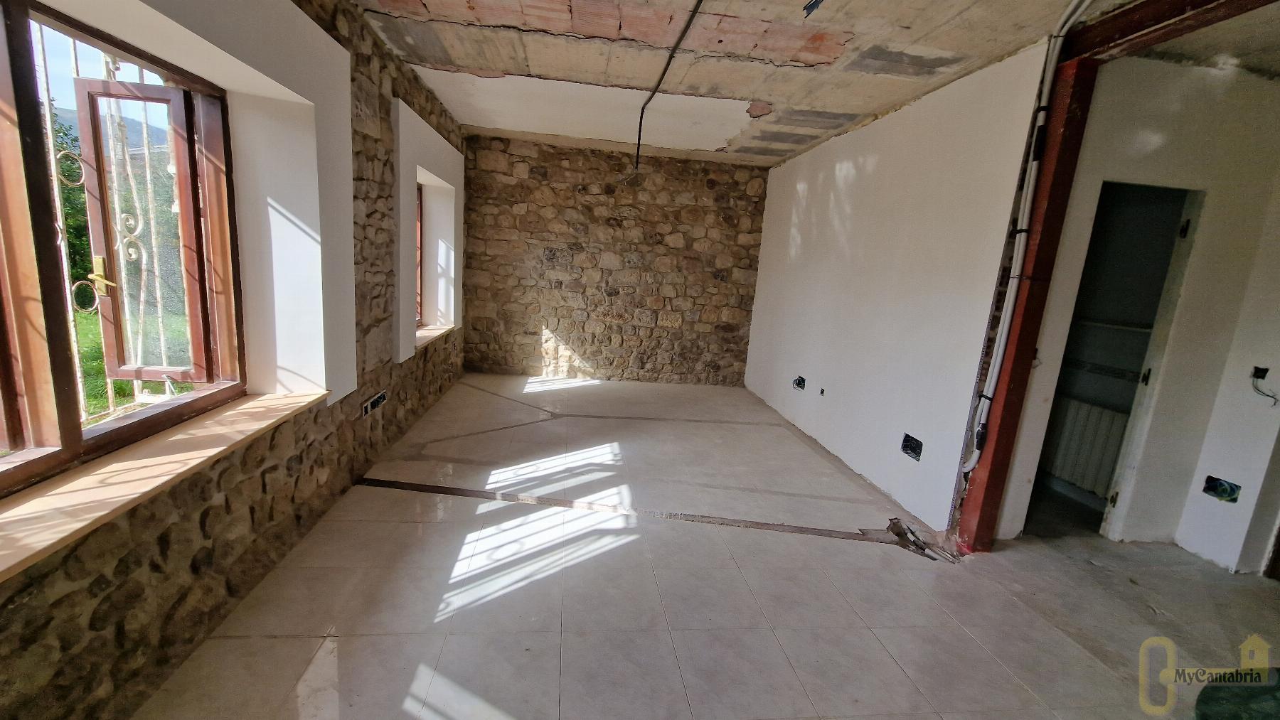 For sale of house in Santa María de Cayón