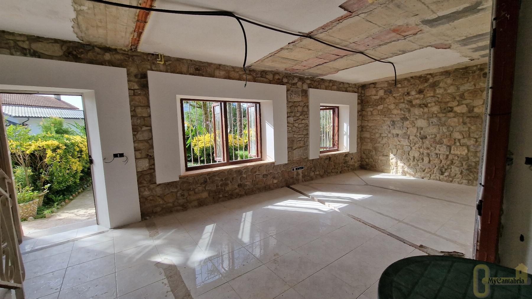 For sale of house in Santa María de Cayón