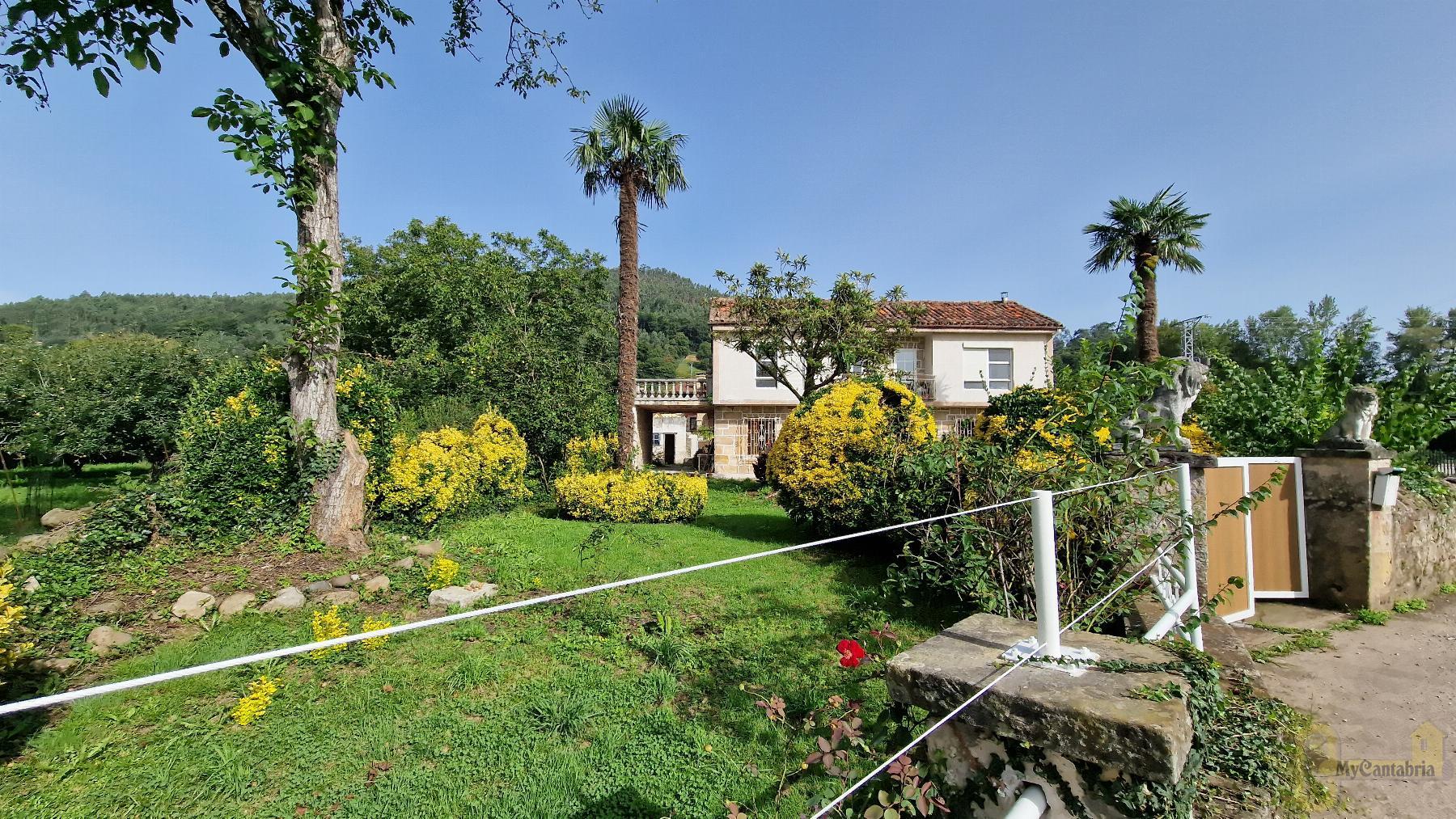 For sale of house in Santa María de Cayón