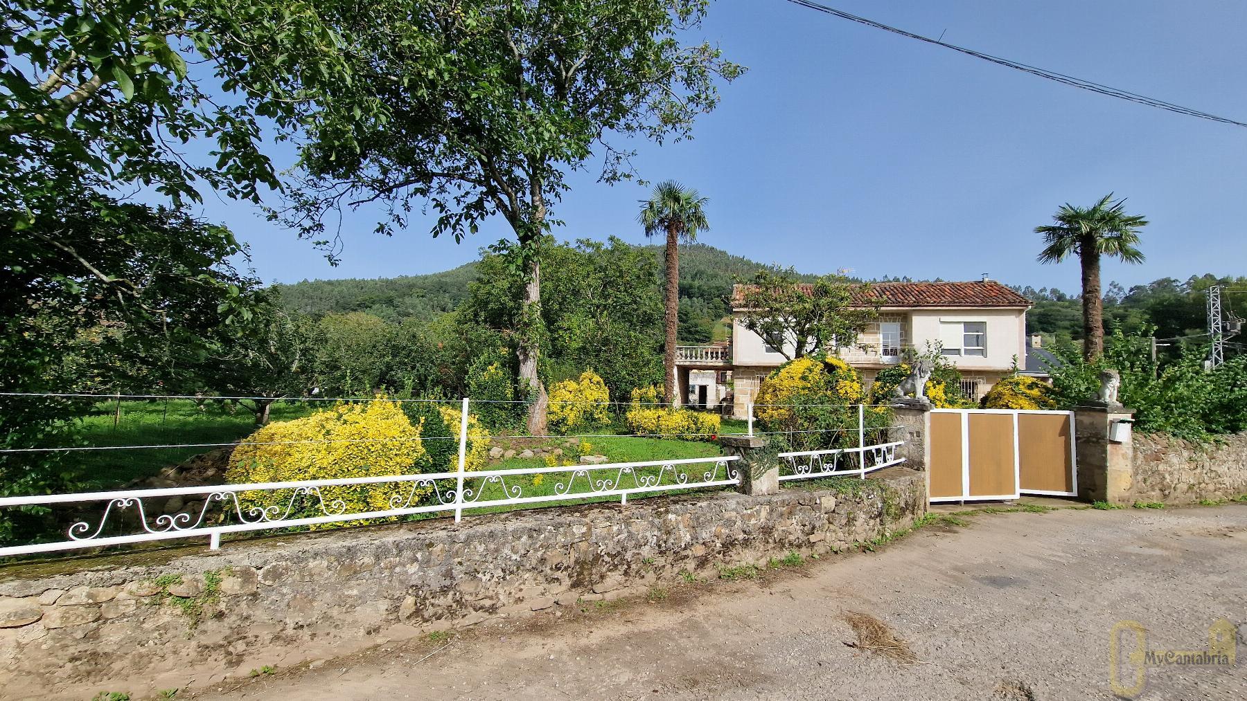 For sale of house in Santa María de Cayón