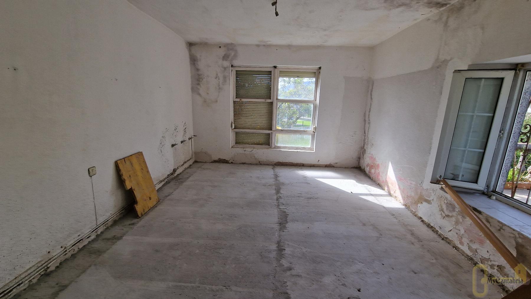 For sale of house in Santa María de Cayón
