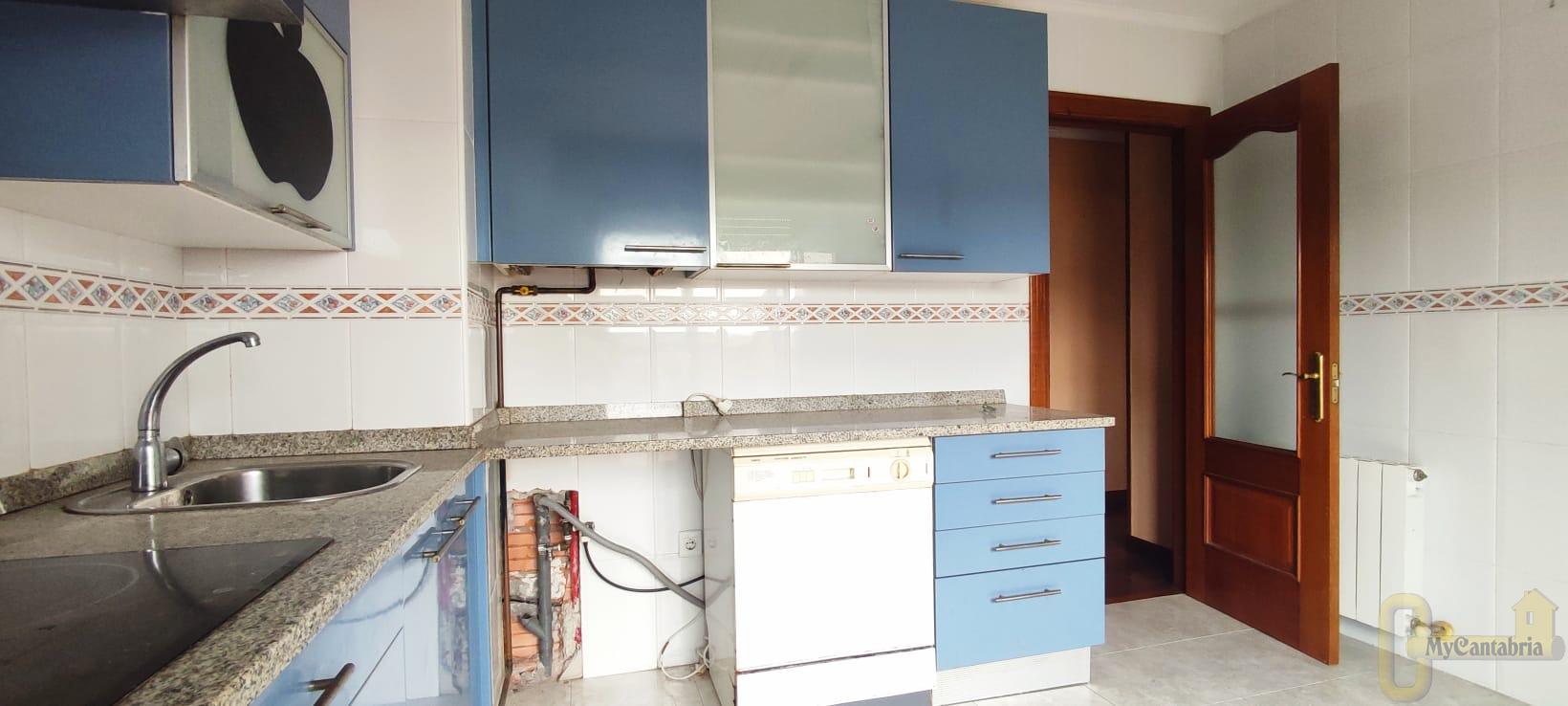 For sale of flat in Bárcena de Cicero