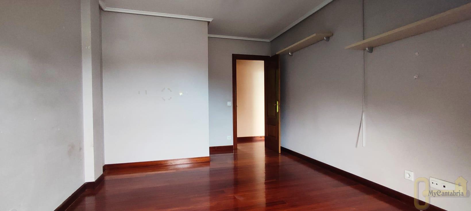 For sale of flat in Bárcena de Cicero