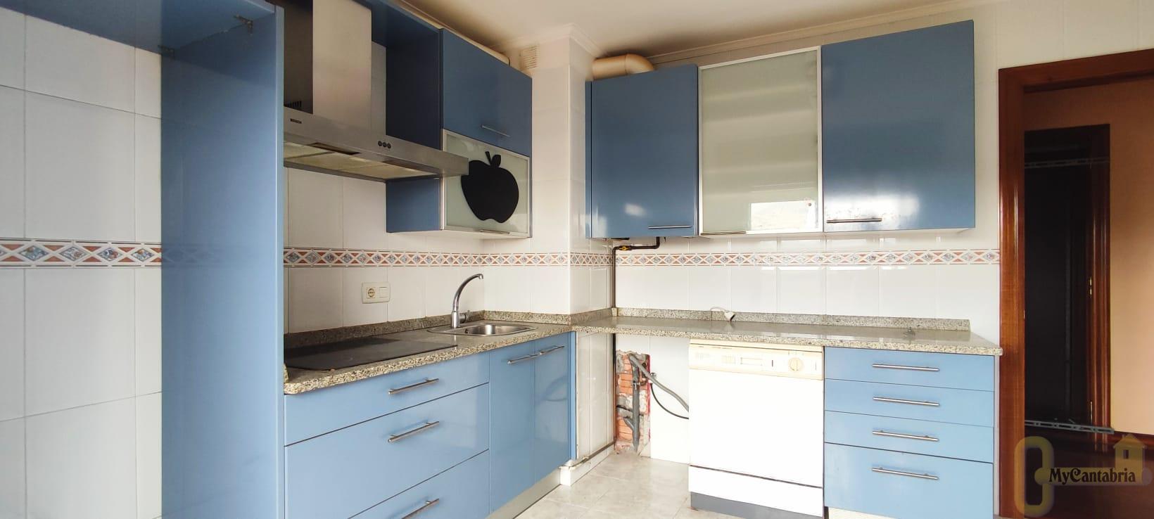For sale of flat in Bárcena de Cicero