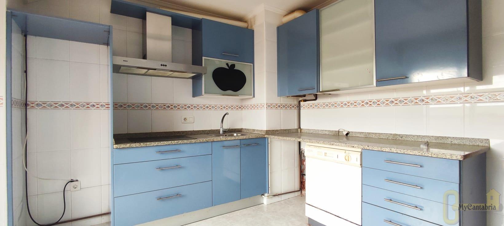 For sale of flat in Bárcena de Cicero