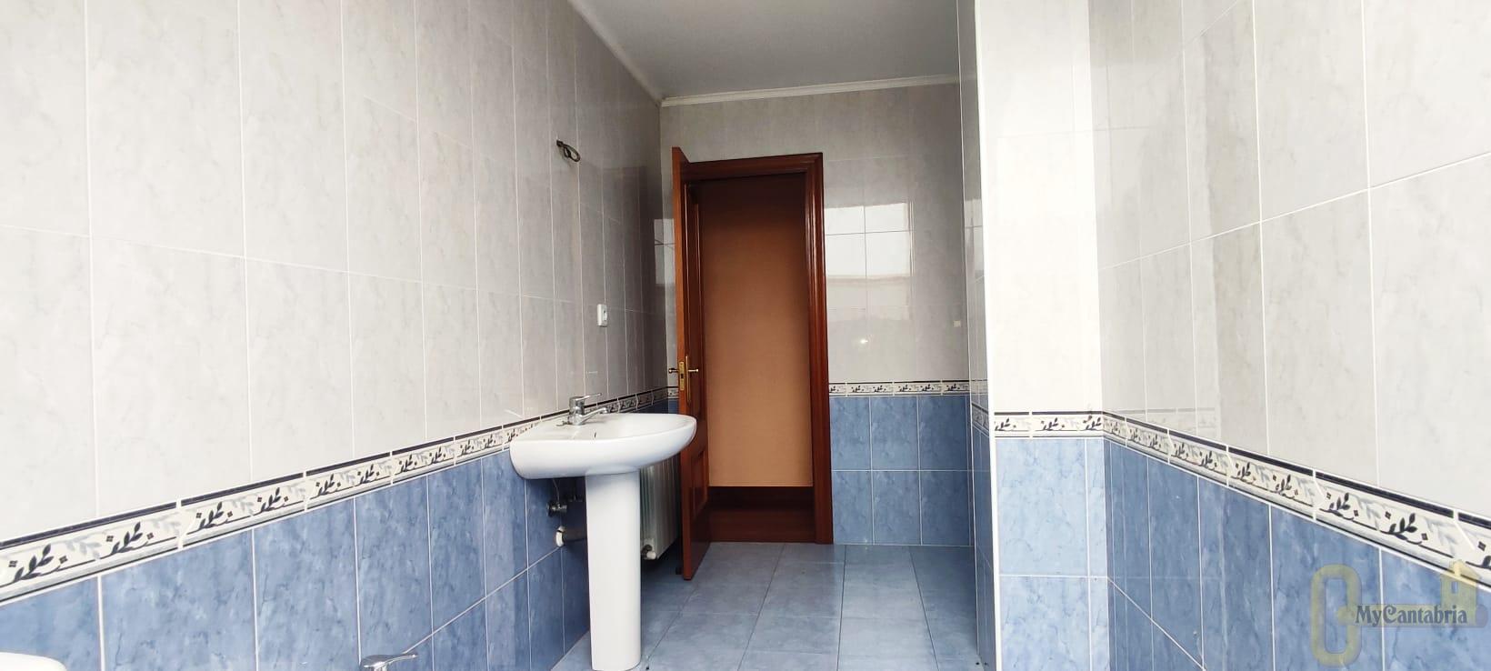 For sale of flat in Bárcena de Cicero