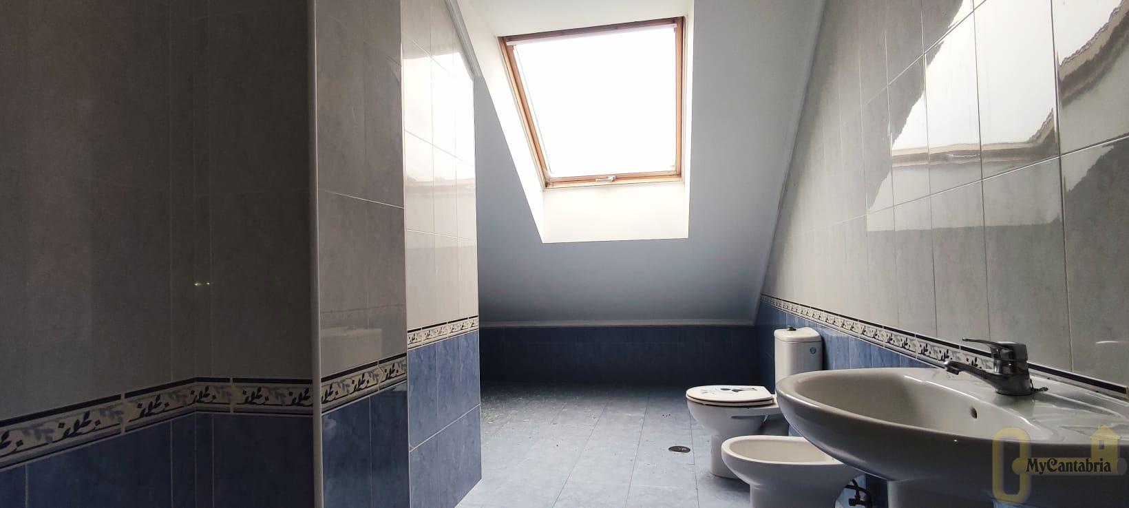 For sale of flat in Bárcena de Cicero