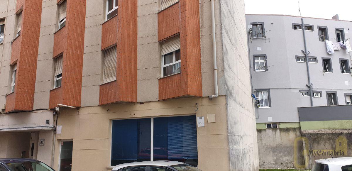 For sale of commercial in Santander