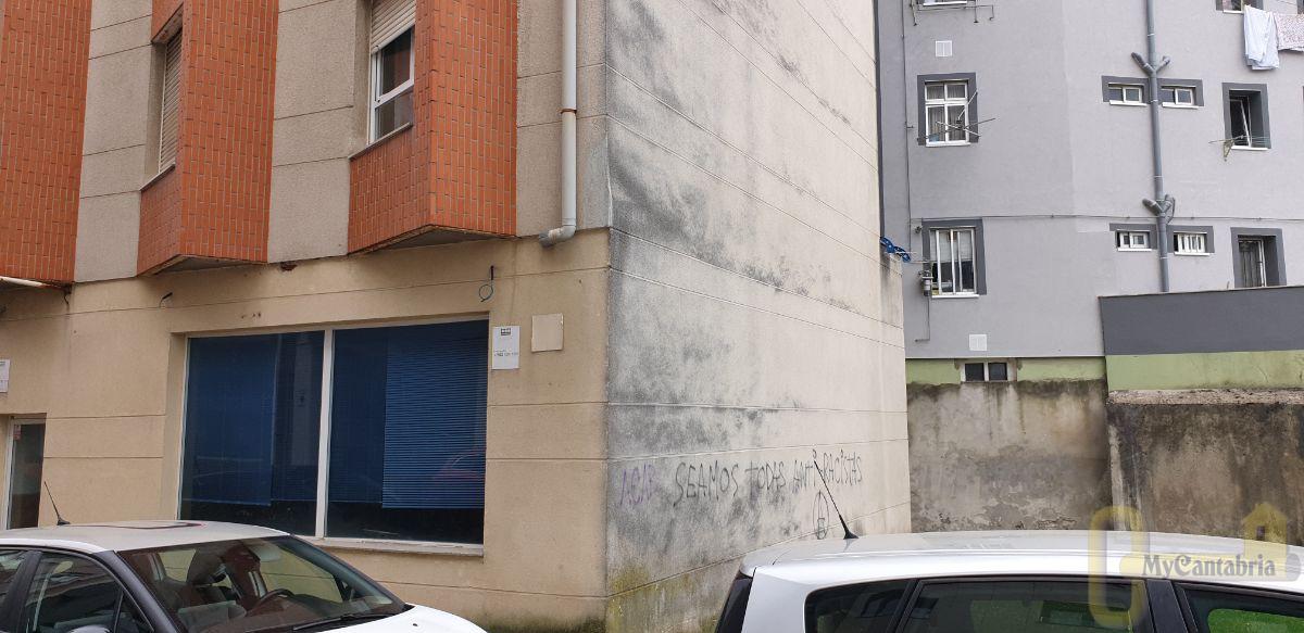 For sale of commercial in Santander