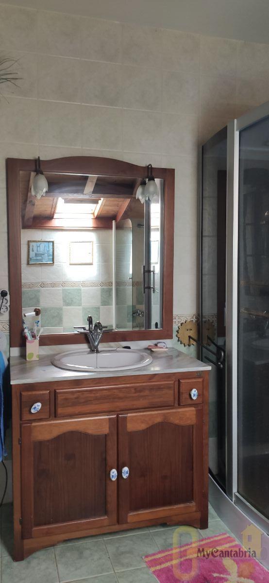 For sale of house in Santa María de Cayón