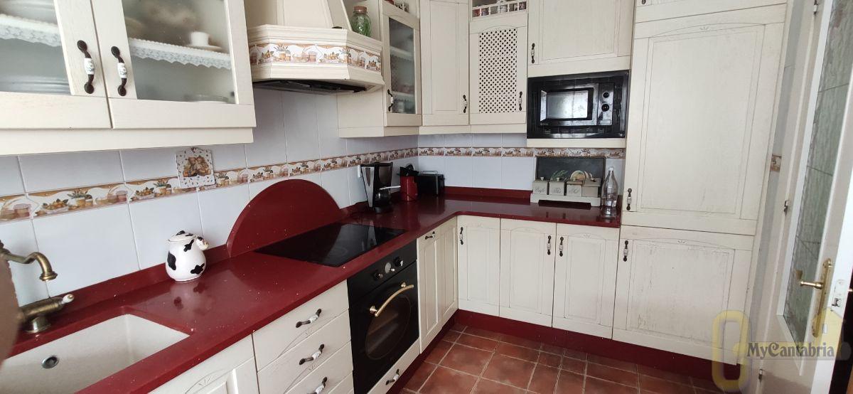 For sale of house in Santa María de Cayón