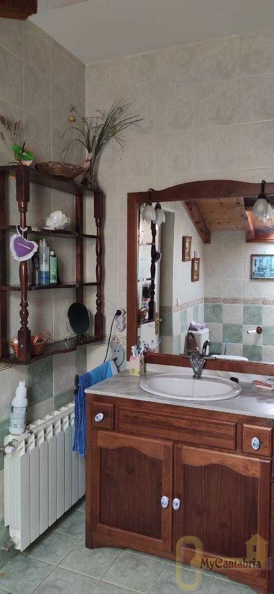 For sale of house in Santa María de Cayón