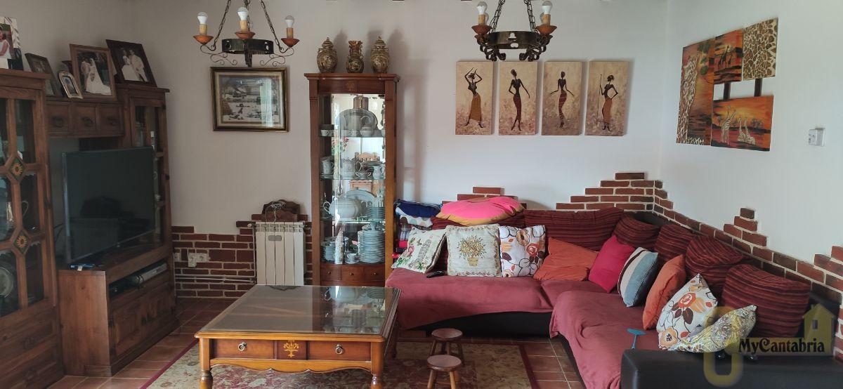 For sale of house in Santa María de Cayón