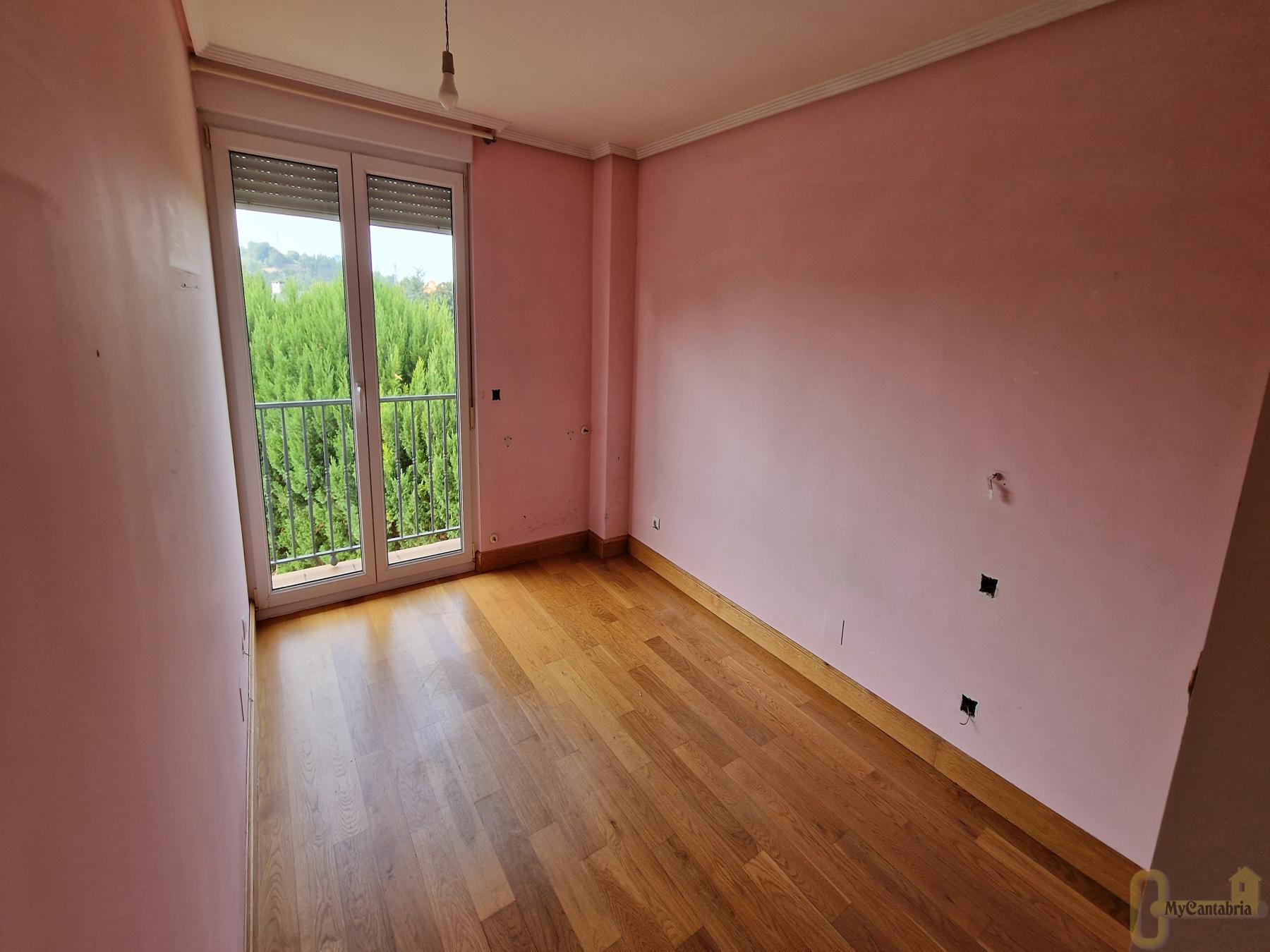 For sale of house in Piélagos