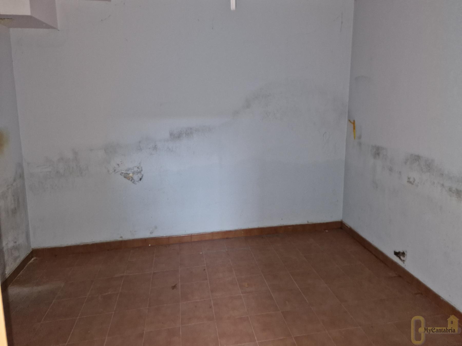 For sale of house in Piélagos