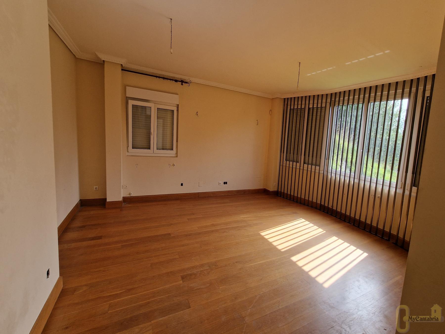 For sale of house in Piélagos