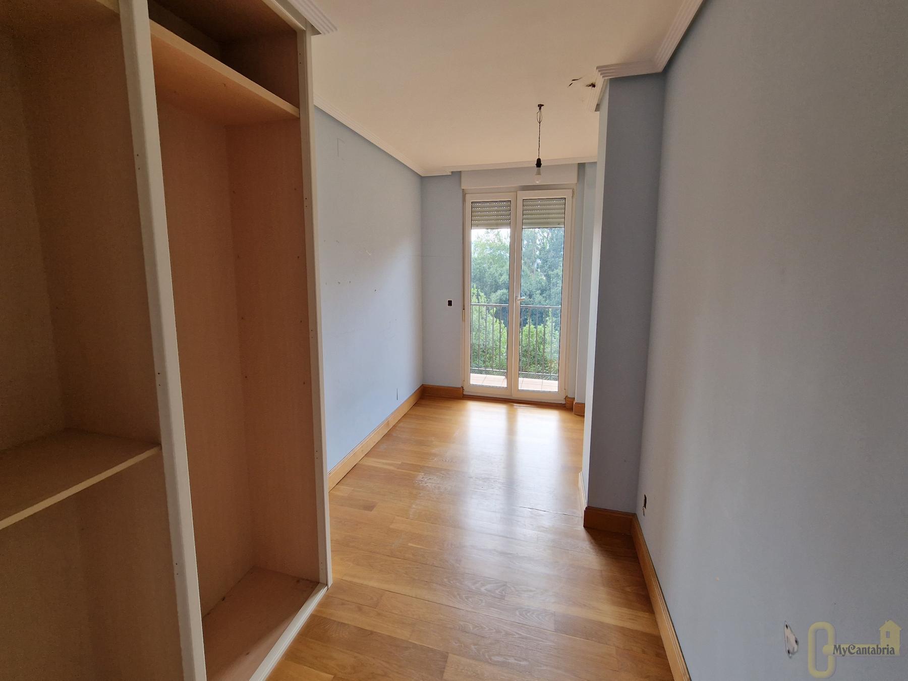For sale of house in Piélagos