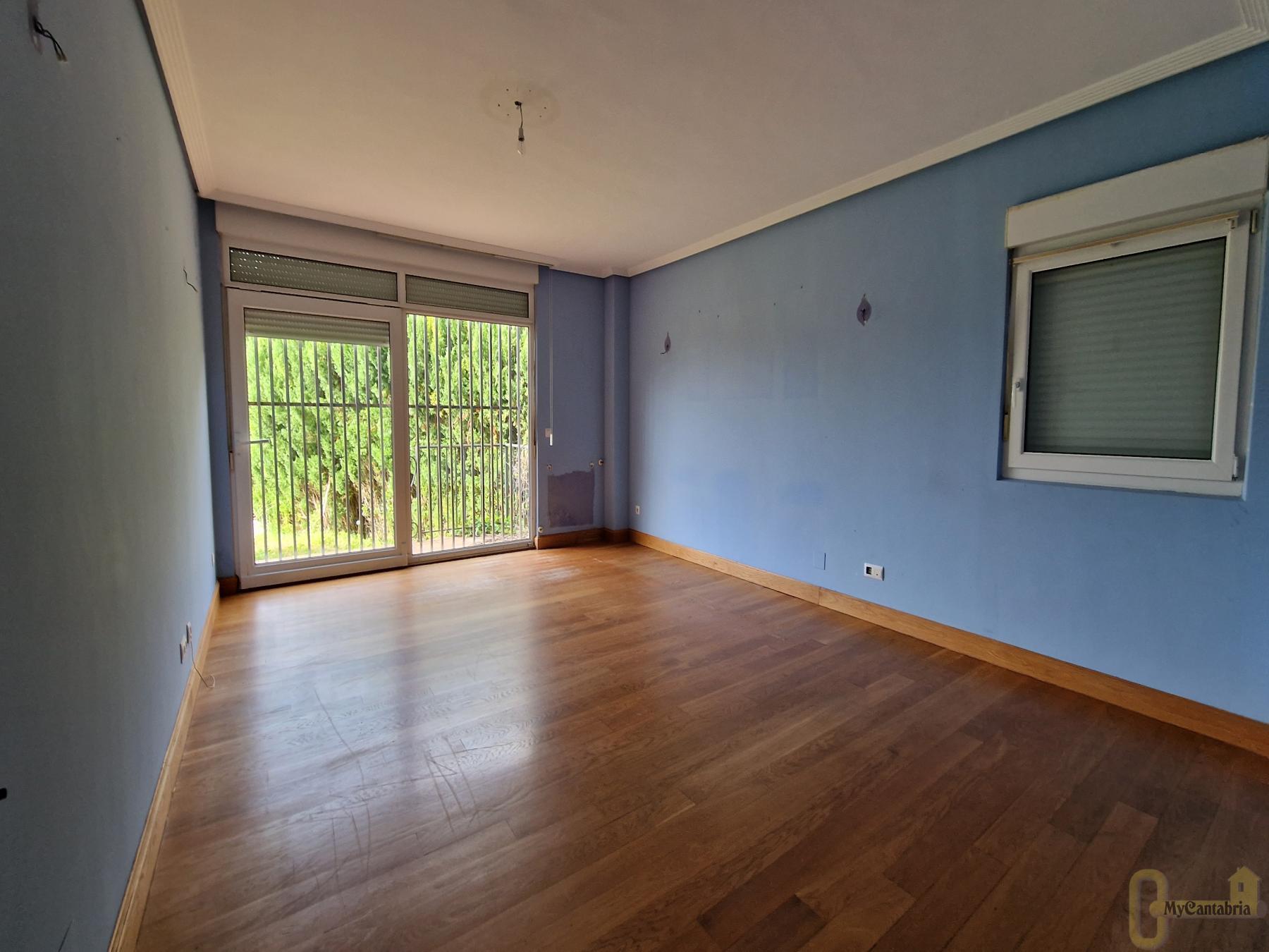 For sale of house in Piélagos