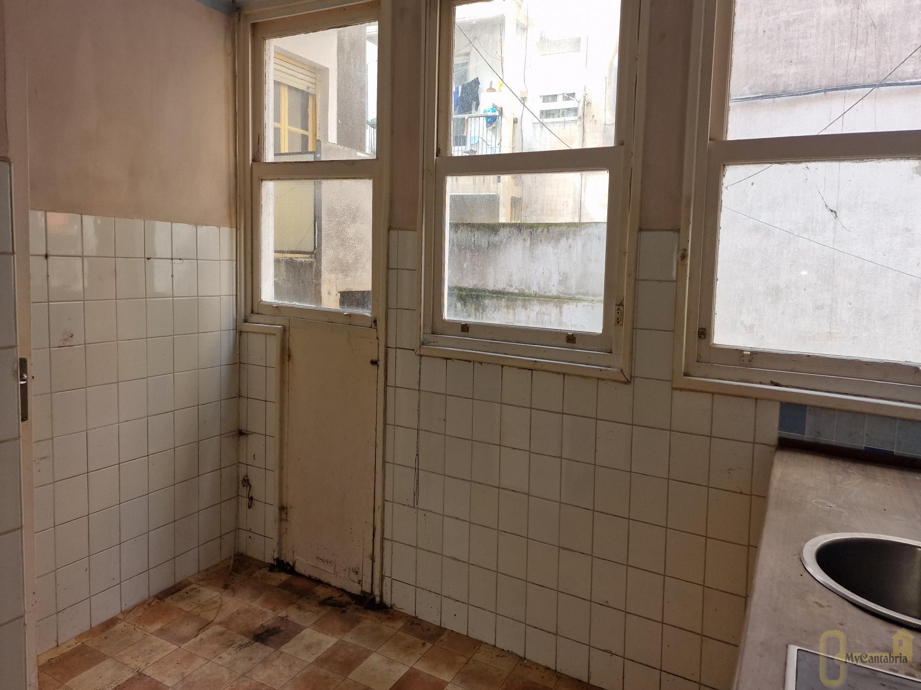 For sale of flat in Torrelavega