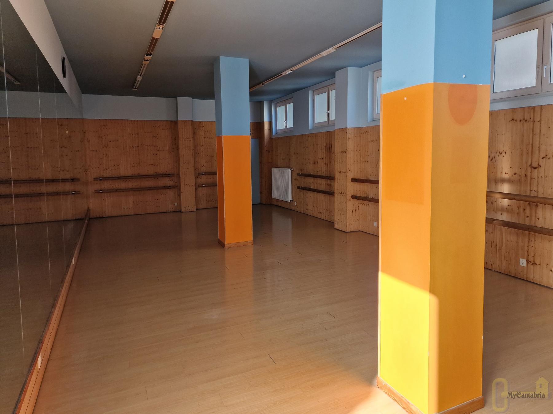 For sale of commercial in Santa Cruz de Bezana